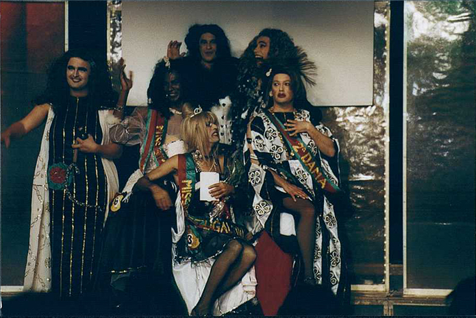 2001 Meninas ao Espaço