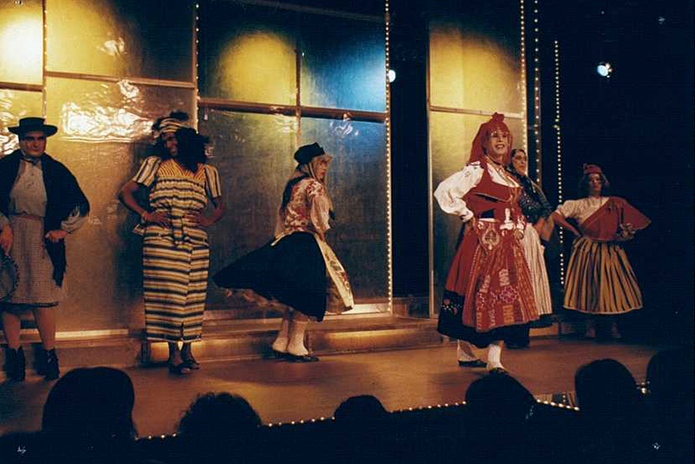 2001 Meninas ao Espaço